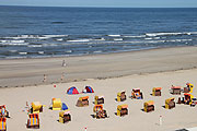 Strandkörbe gab es früher auch nicht, heute aber schon für 10€ Miete am Tag (©Foto: Martin Schmitz)